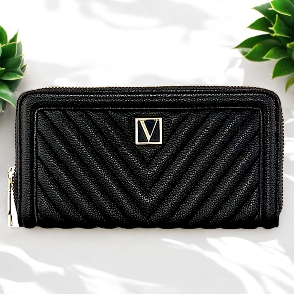 Victoria’s Secret Wallet Zippered large wallet NWT - Picture 2 of 7